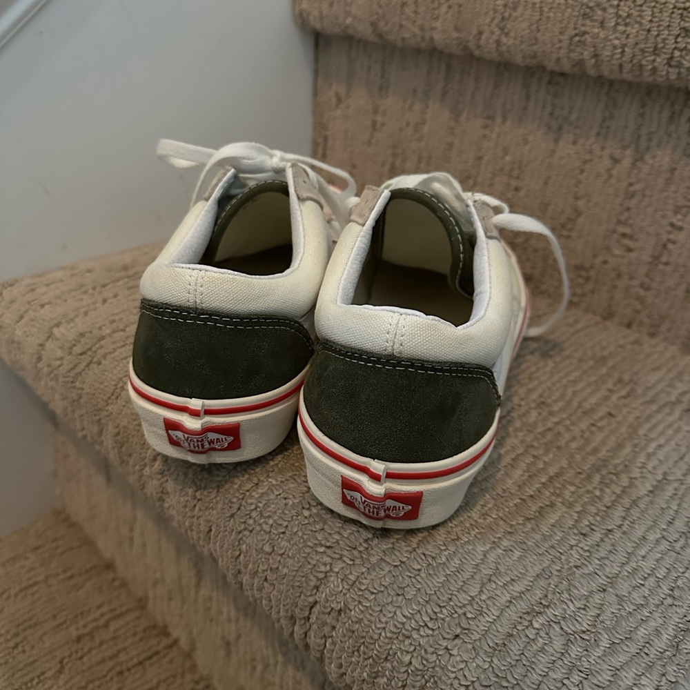 Vans suede tennis shoes